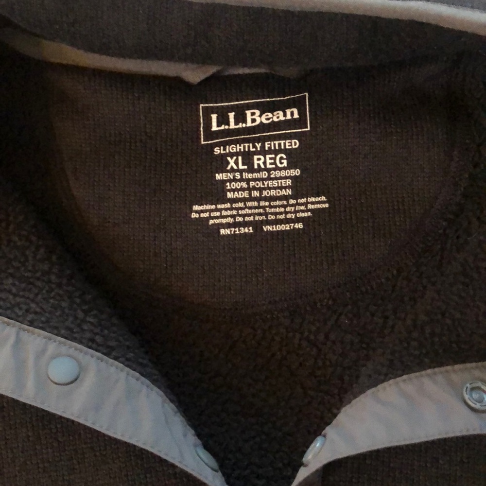 Black LLbean pull-over - Picture 3 of 3
